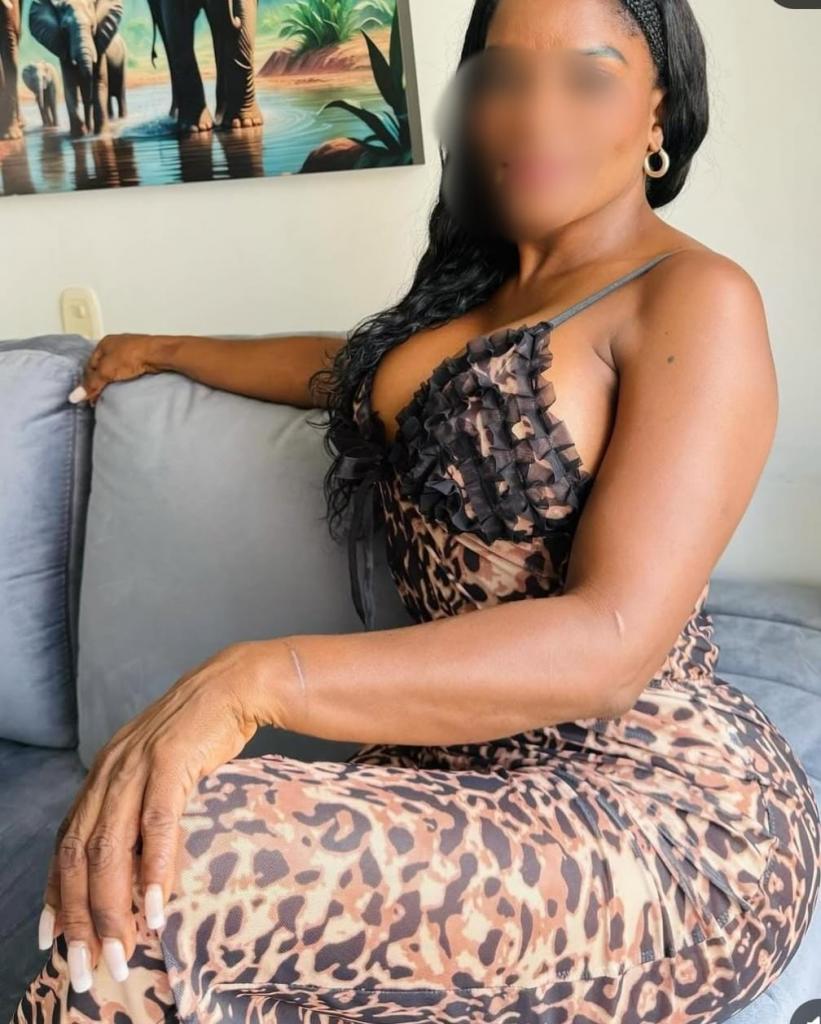 643864227: Chica busca chico en Barcelona