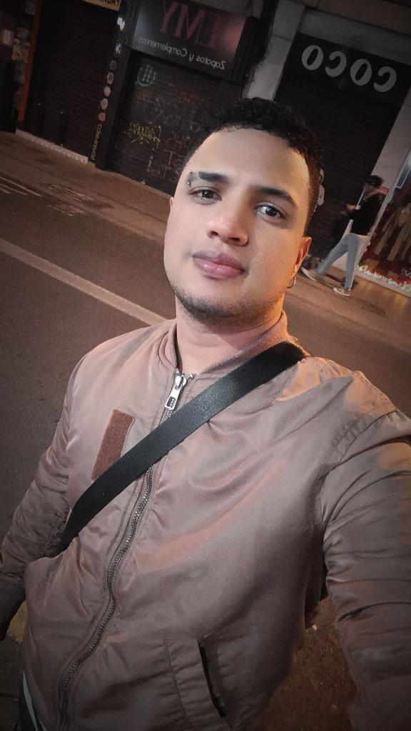 663496572: Chico busca chica en Valencia