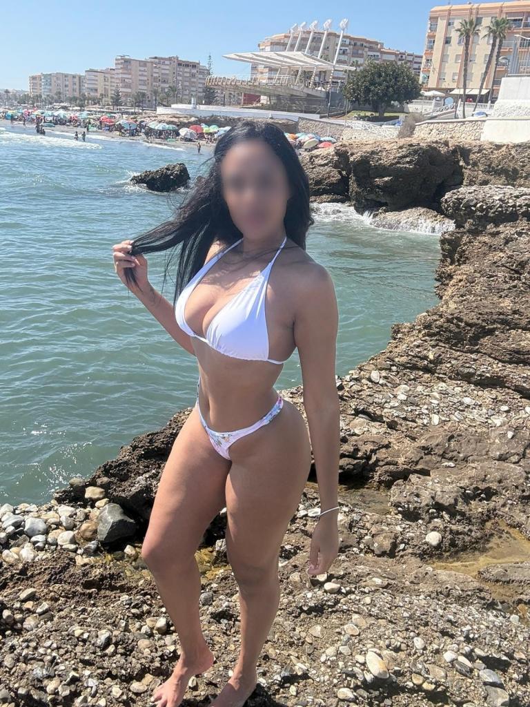 617375844: Chica busca chico en Sevilla