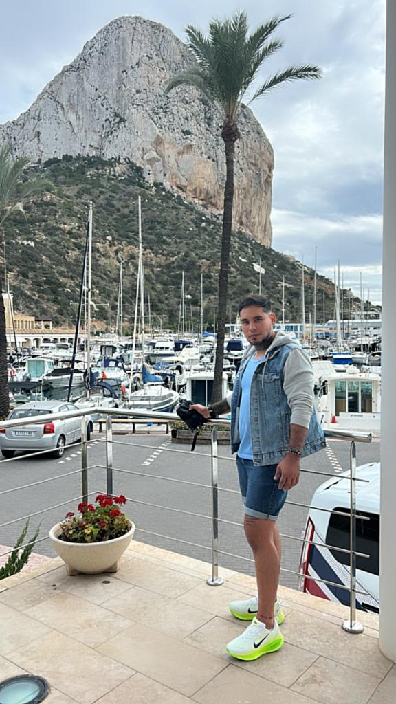 672588241: Chico busca chica en Sevilla