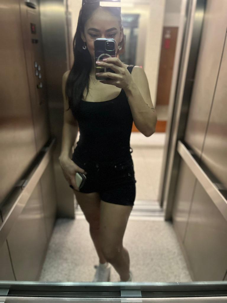 697683879: Chica busca chico en Gerona