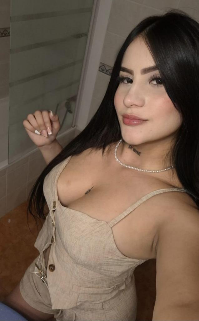 667760274: Chica busca chico en Sevilla