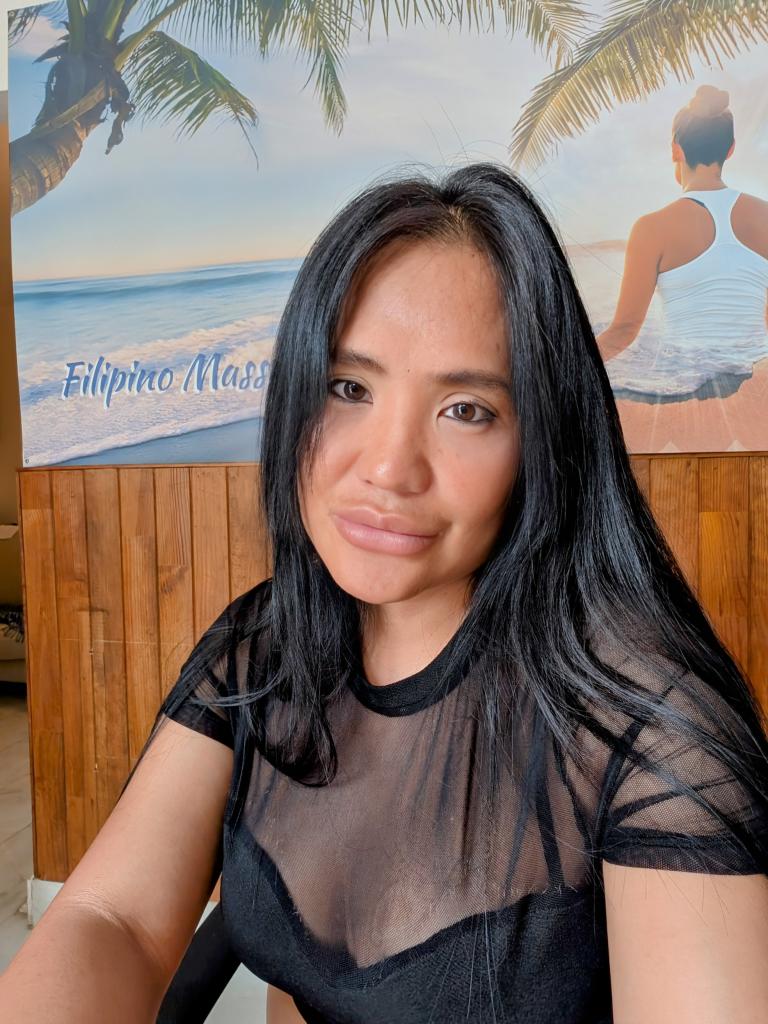 697638299: Chica busca chico en Málaga