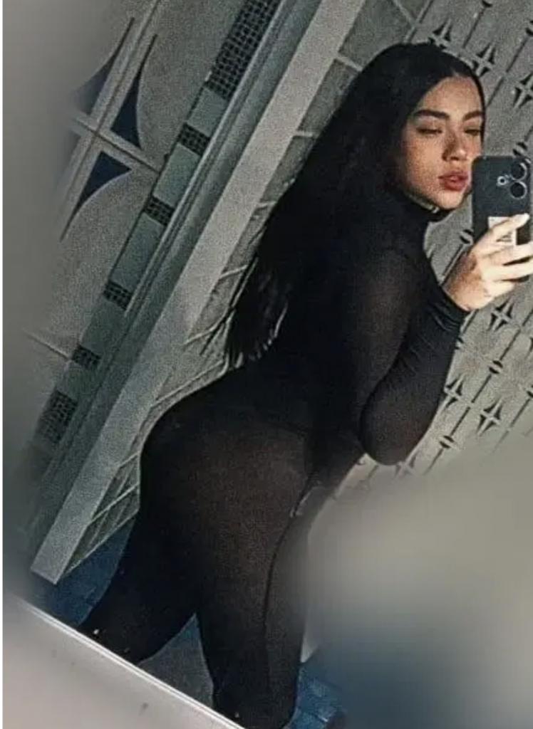 643290924: Chica busca chico en León