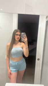 663818203: Chica busca chico en Barcelona