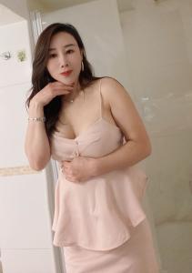 663431635: Chica busca chico en Barcelona