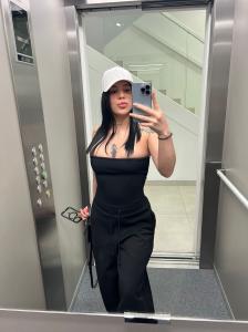 742086631: Chica busca chico en Sevilla