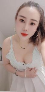 663431635: Chica busca chico en Barcelona