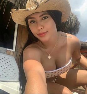613932644: Chica busca chico en Lérida