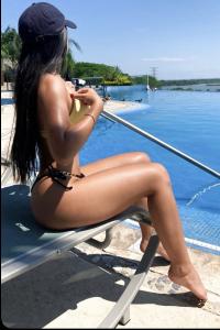 647643327: Chica busca chico en Málaga