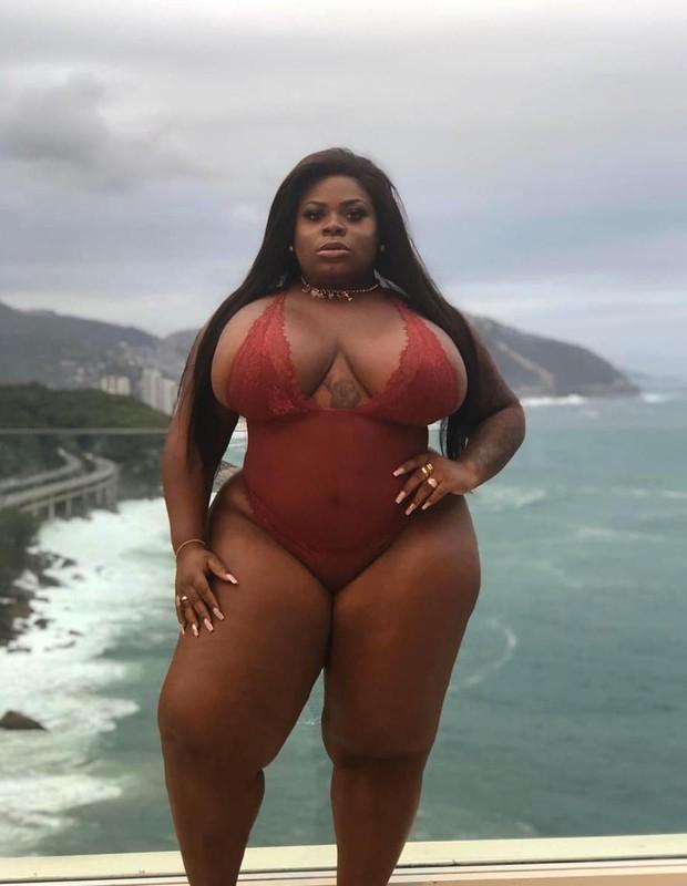 711250104: Chica busca chico en Alicante