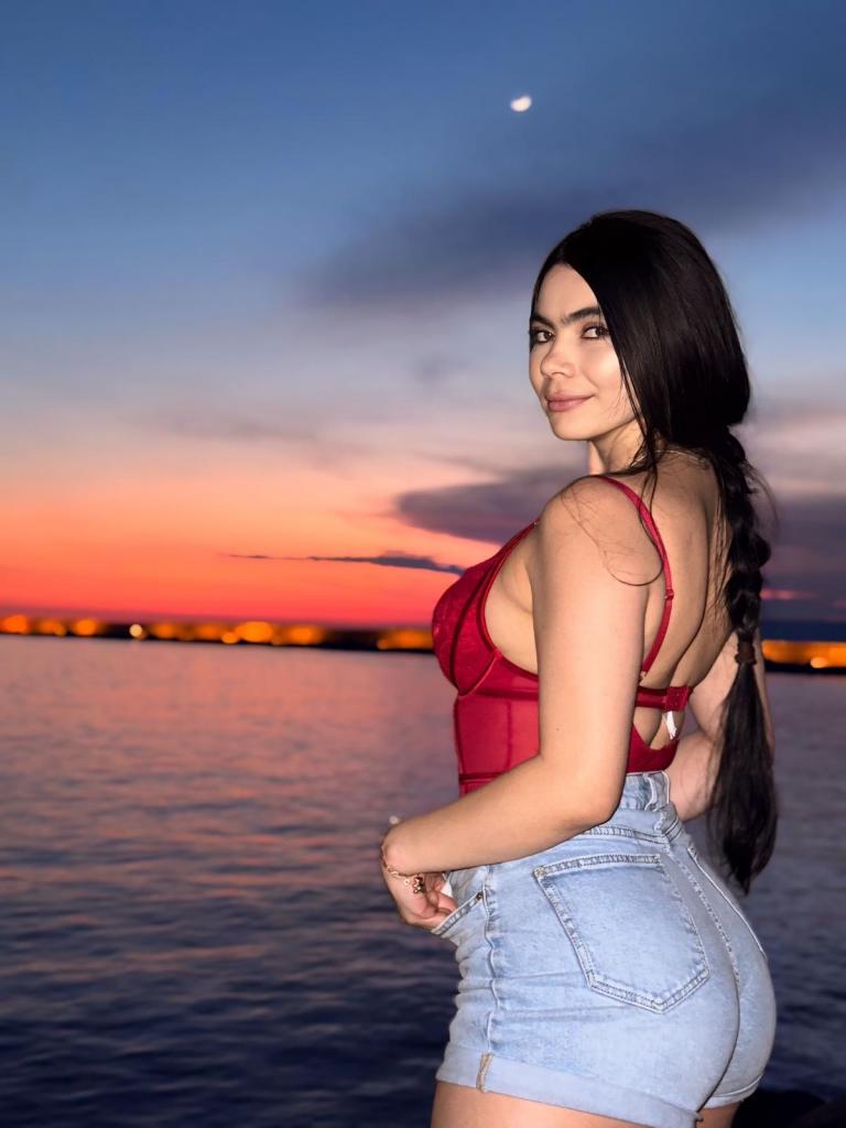 Chica busca chico en Almería: 