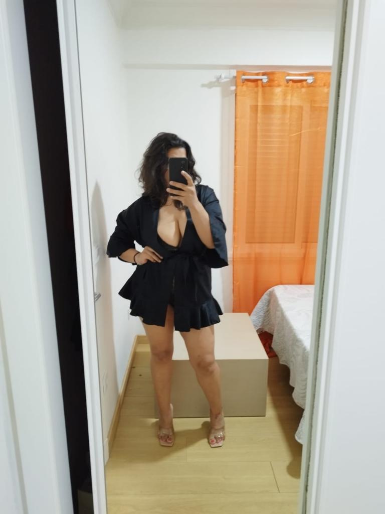 631305910: Chica busca chico en La Coruña