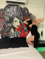 617746381: Chica busca chico en Madrid