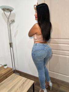 613852621: Chica busca chico en Navarra