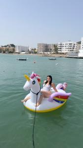 664421494: Chica busca chico en Ibiza