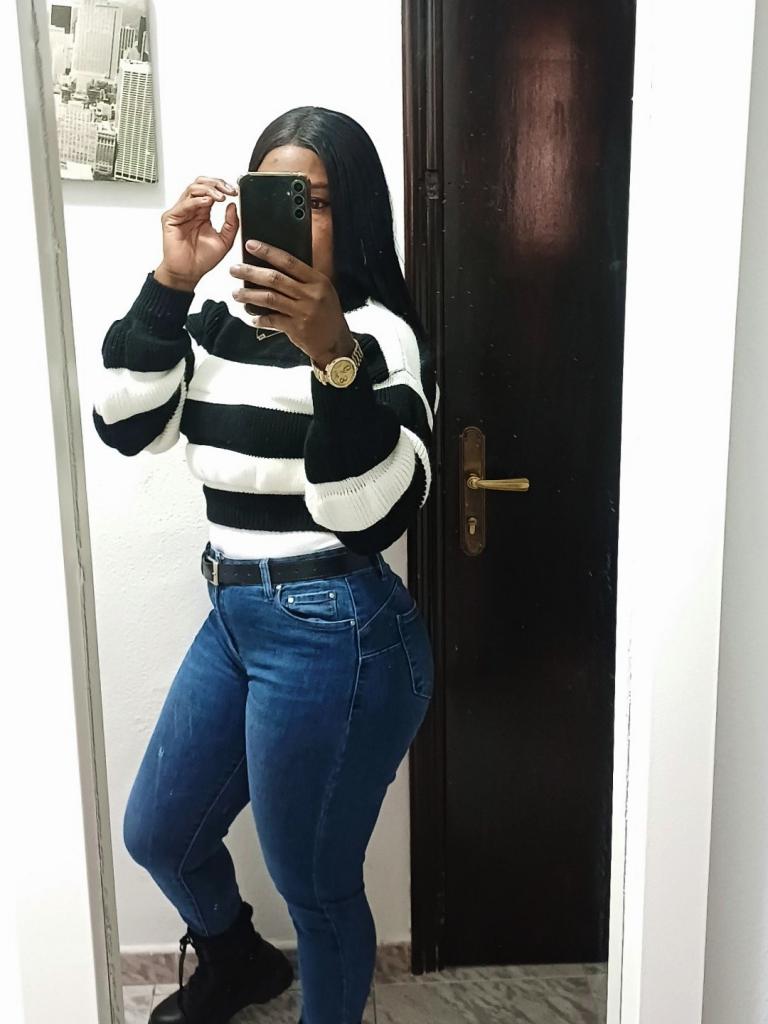 614873379: Chica busca chico en Tarragona