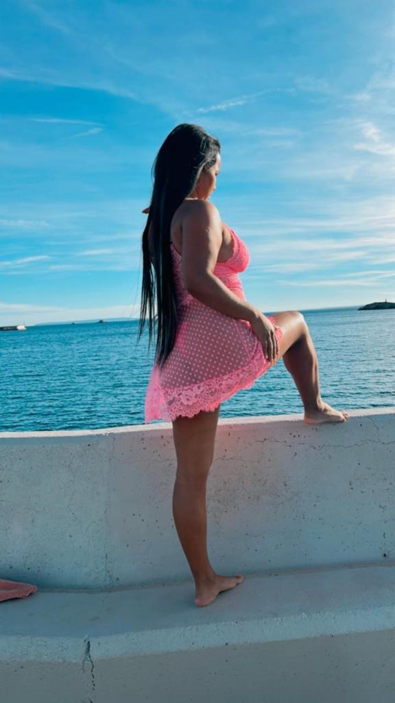 613217556: Chica busca chico en Ibiza