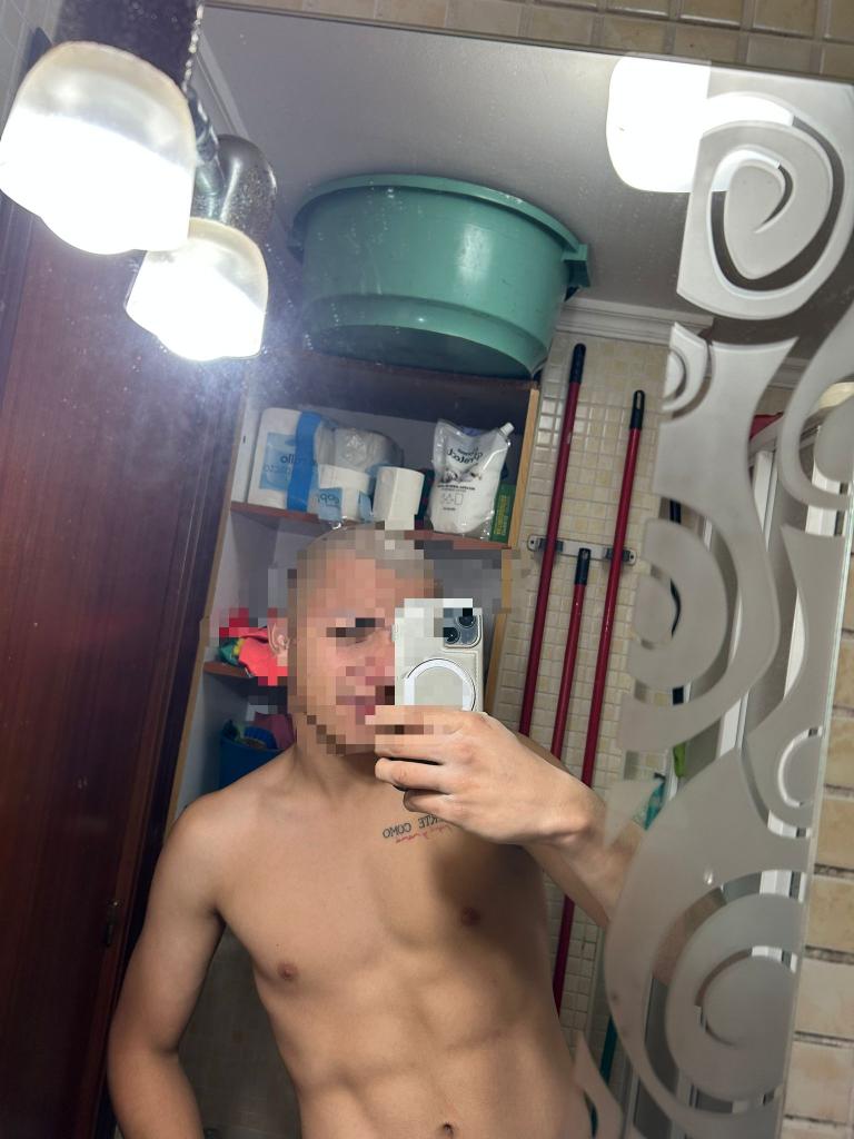 Chico busca chica en Sevilla: 