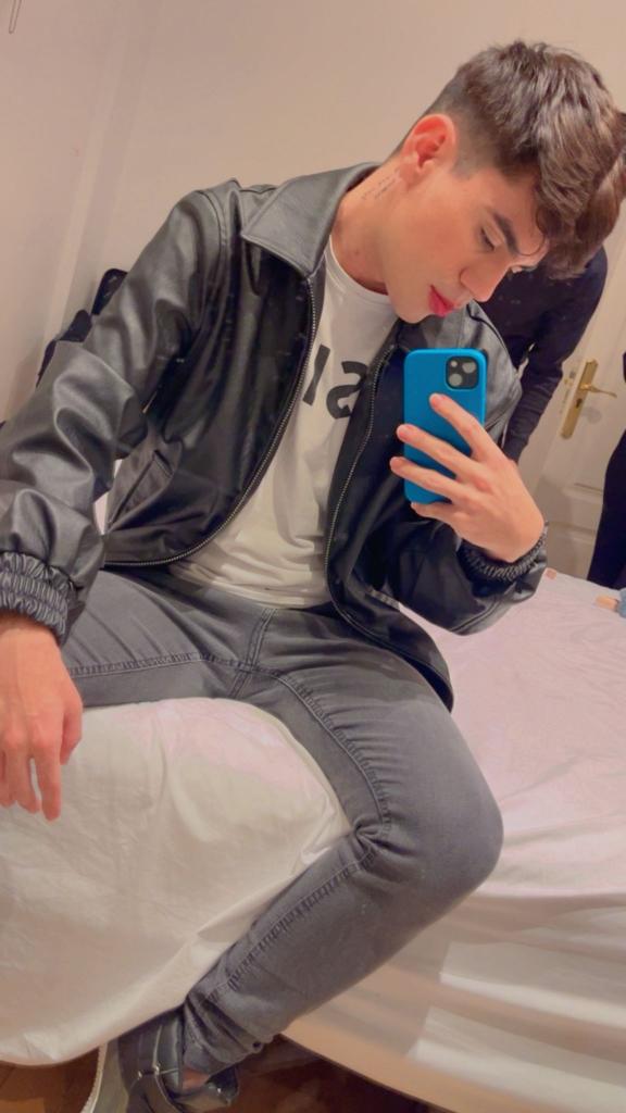 Chico busca chica en Sevilla: 