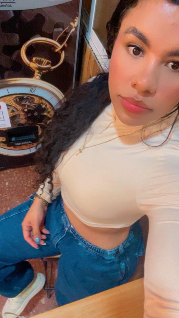 677096395: Chica busca chico en Valencia