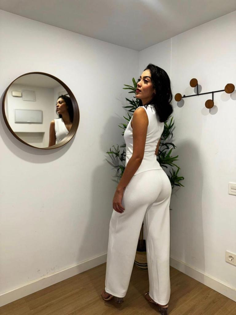 645107089: Chica busca chico en Barcelona