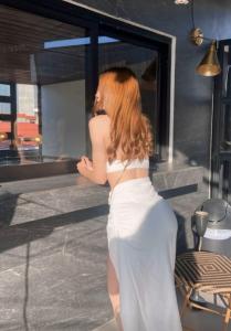 631386431: Chica busca chico en Sevilla