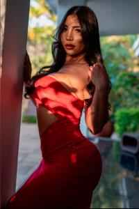 931416396: Chica busca chico en Barcelona