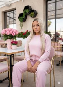 661629375: Chica busca chico en Sevilla