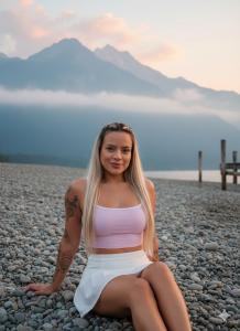 661629375: Chica busca chico en Sevilla