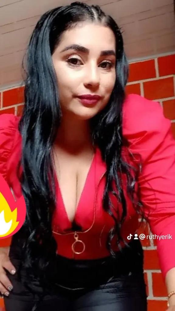 643915329: Chica busca chico en Murcia