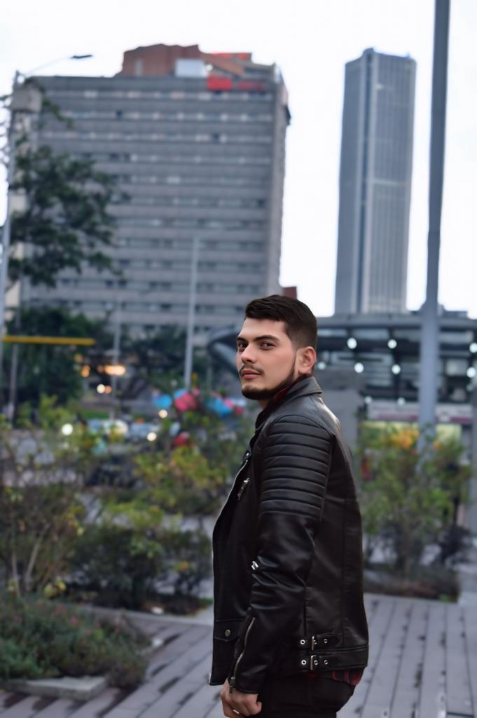 624048920: Chico busca chica en Zaragoza