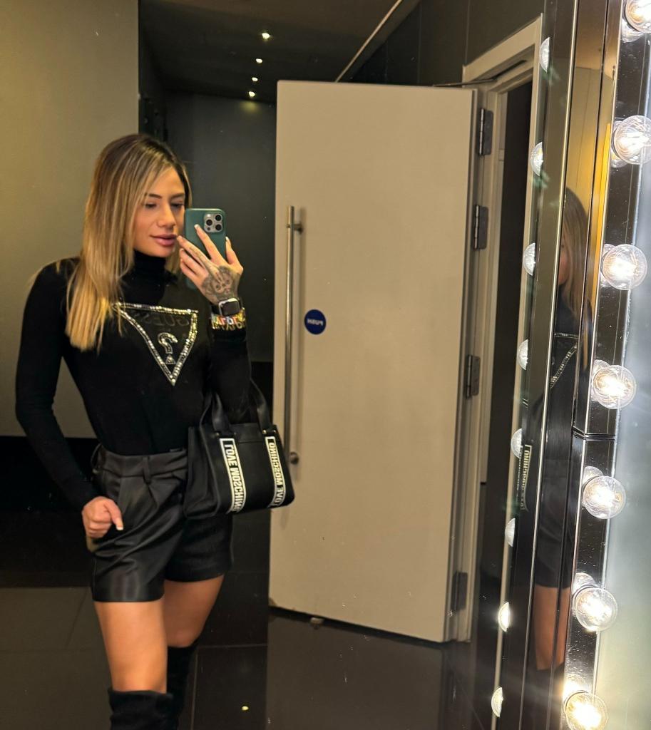 674504749: Chica busca chico en Barcelona