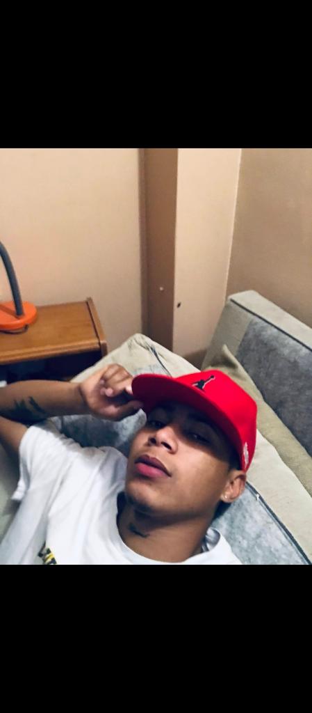 674877331: Chico busca chica en Barcelona