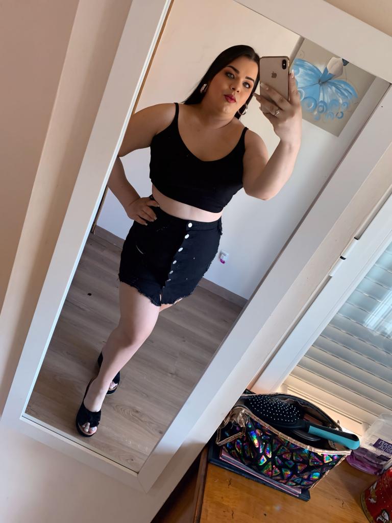 623344845: Travesti en León