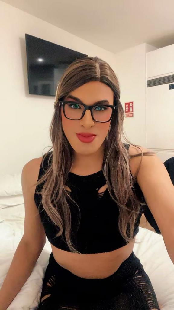 662475434: Transexual en Ibiza