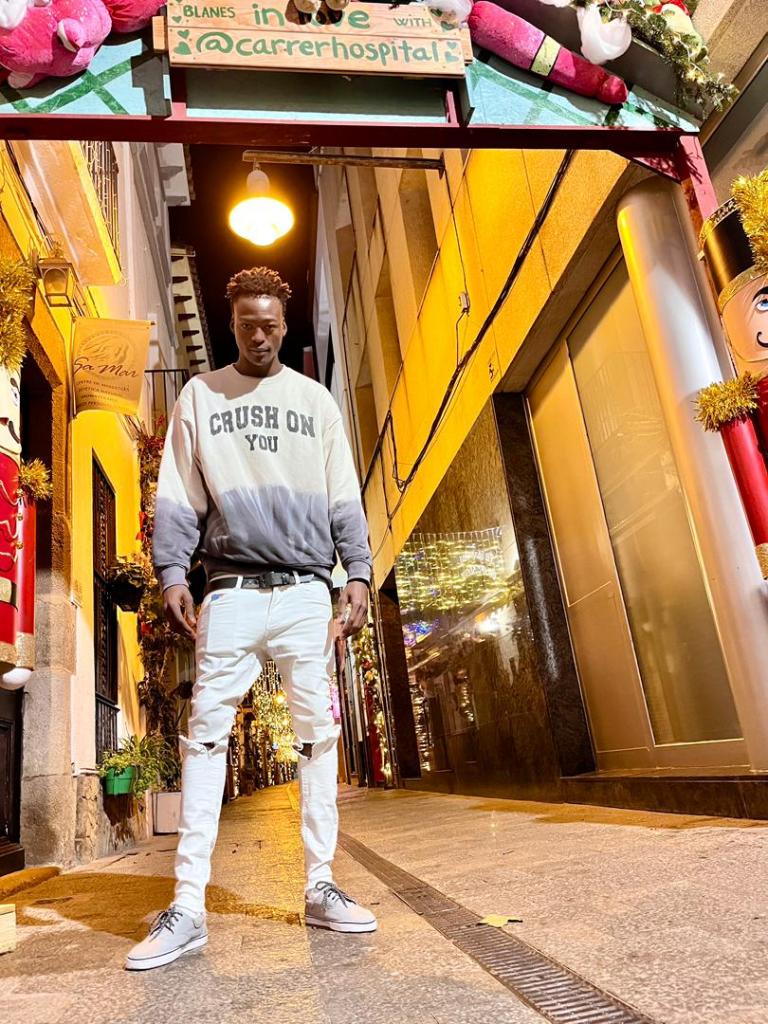 604131676: Chico busca chica en Barcelona