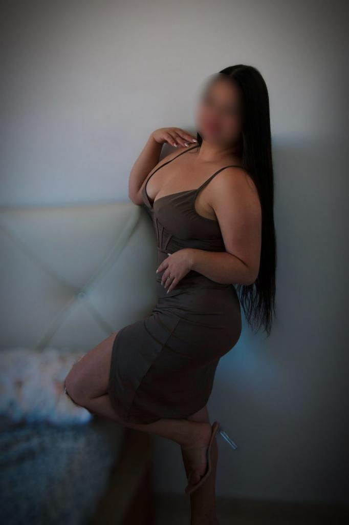 637788085: Chica busca chico en Sevilla