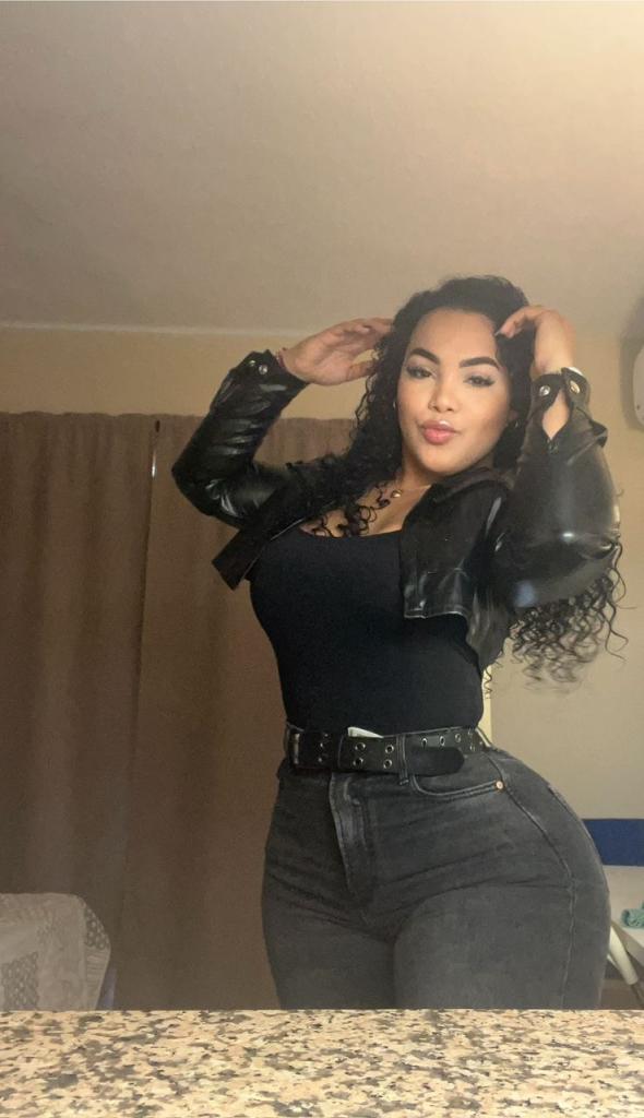 671544530: Chica busca chico en Granada