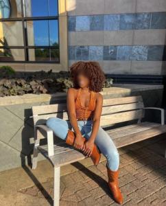 663195950: Chica busca chico en Tarragona