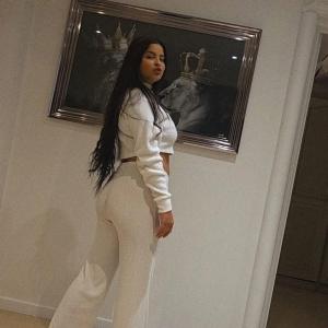 672823096: Chica busca chico en Sevilla