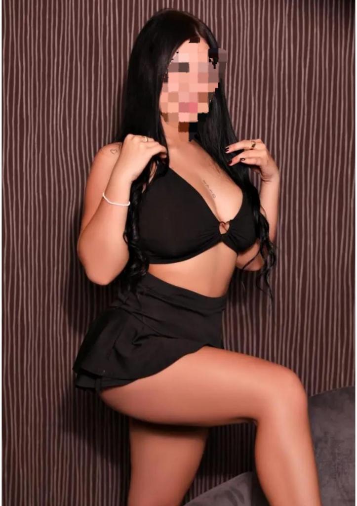 643934920: Chica busca chico en Sevilla
