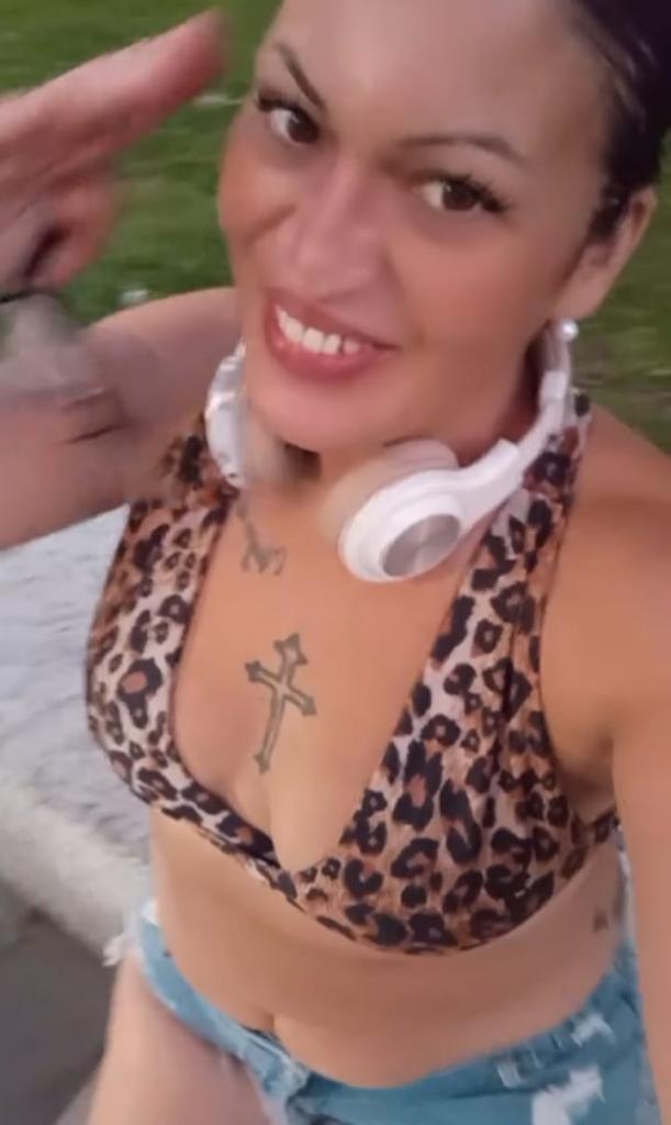 614902945: Chica busca chico en Pontevedra
