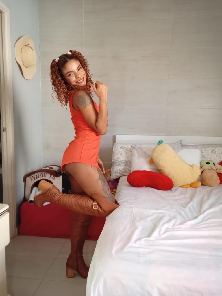 674988319: Chica busca chico en Ibiza