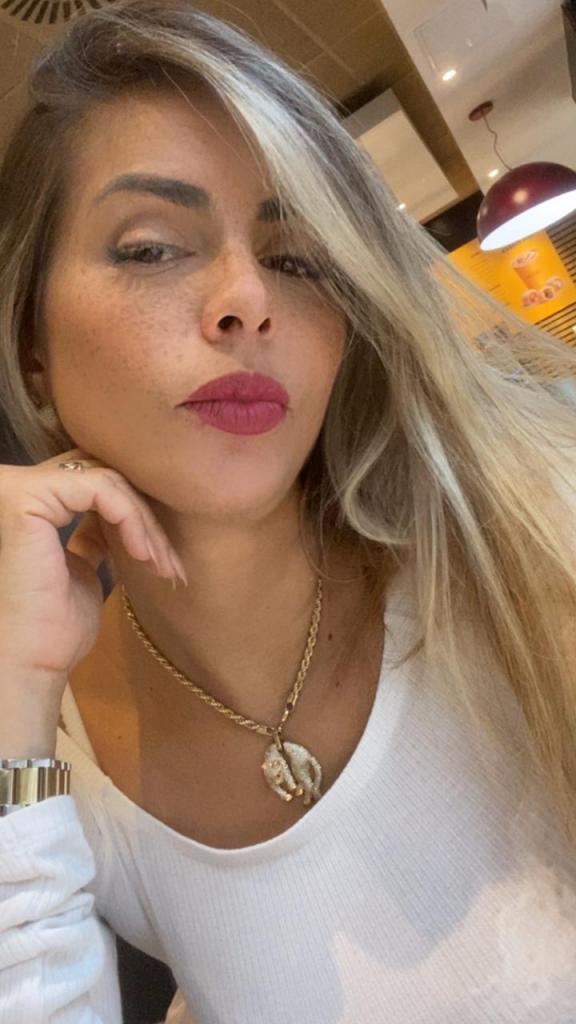 613429488: Chica busca chico en Barcelona