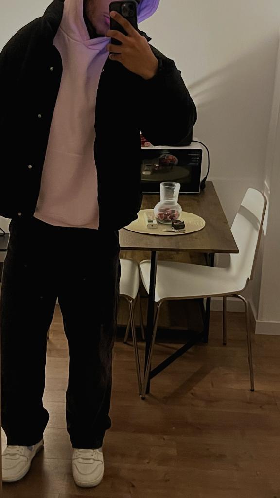 607242940: Chico busca chica en Barcelona