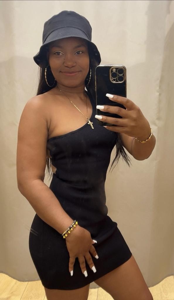670502467: Chica busca chico en Sevilla