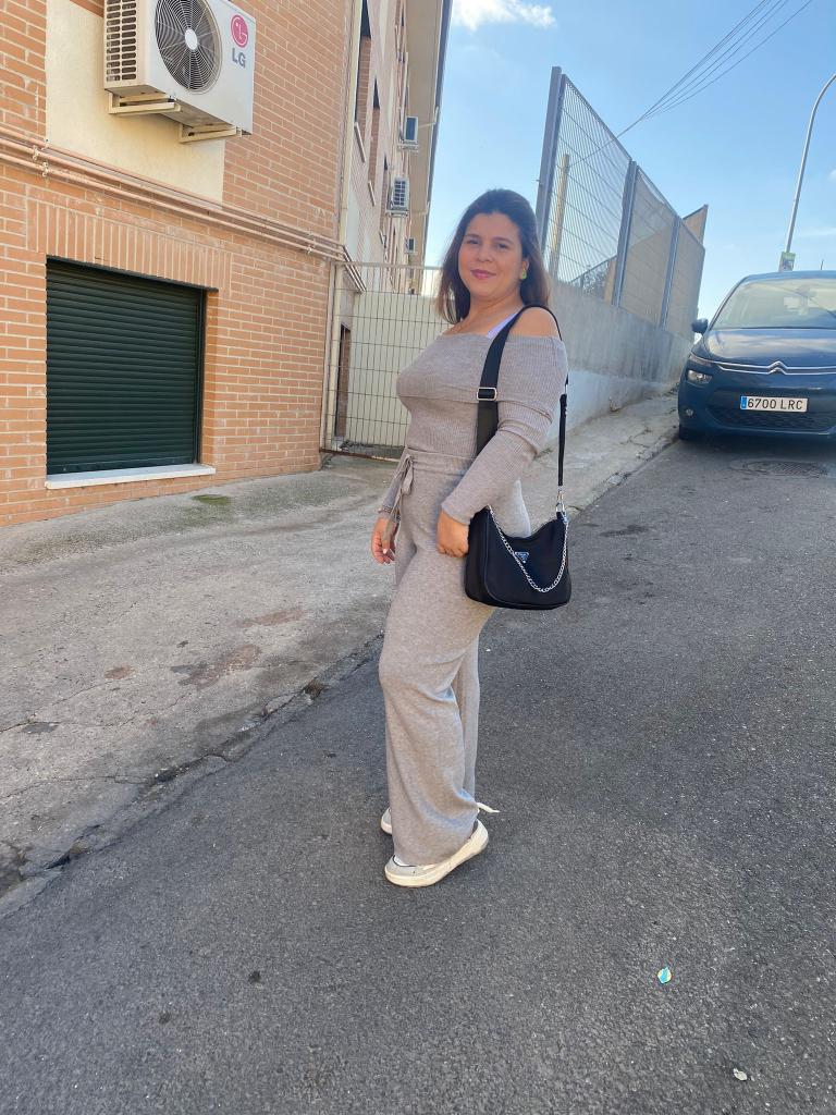 663116157: Chica busca chico en Málaga