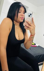 663180651: Chica busca chico en Sevilla