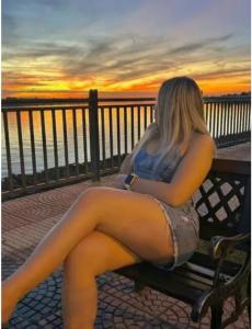 605487093: Chica busca chico en Granada